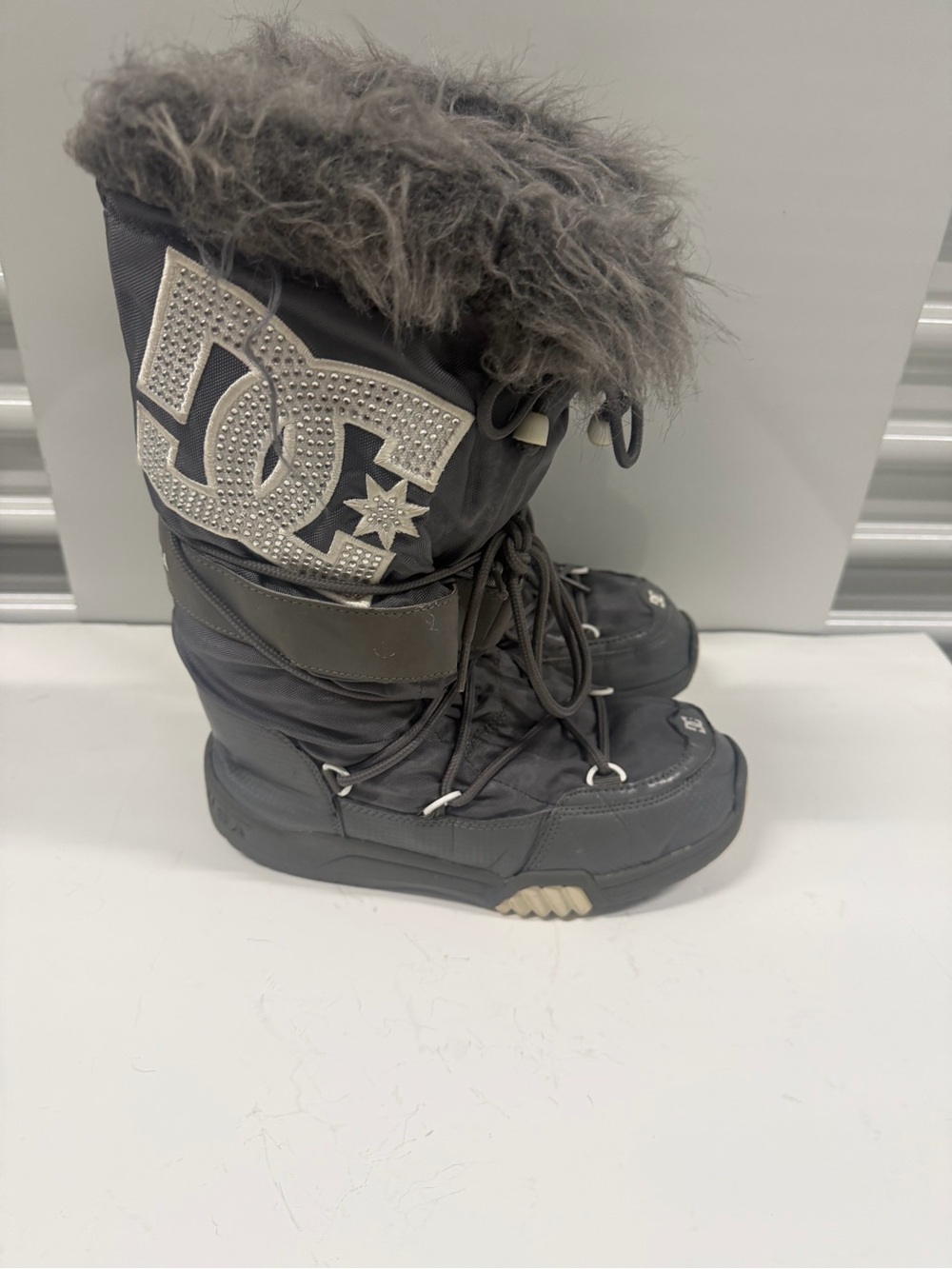 vintage DC Chalet SE gray snow boots M